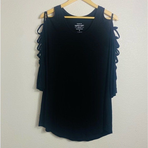 Torrid Super Soft Knits  Black Cold Shoulder Top Size:0(Large) - Picture 1 of 6